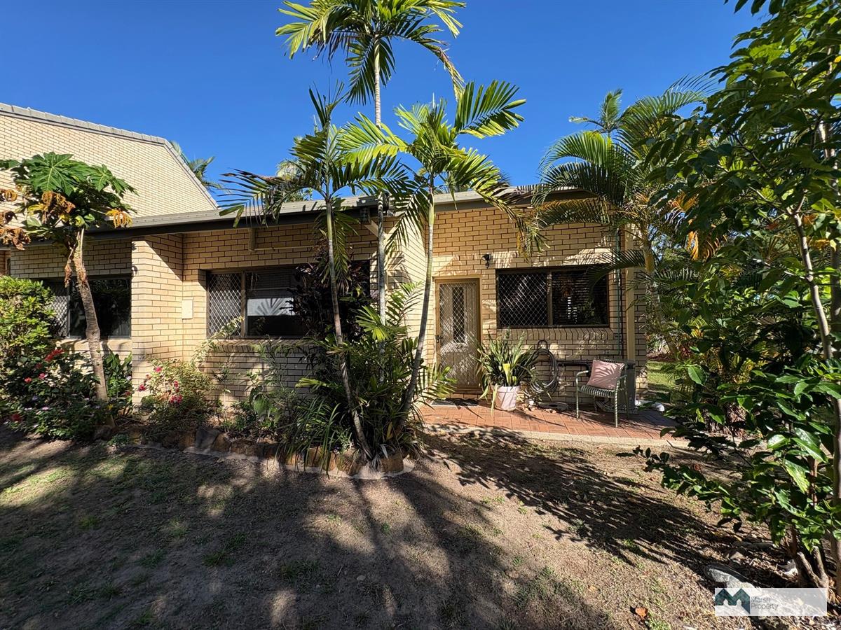 Apartment In Sought After Complex Close To The Beach